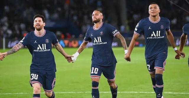 关于内马尔在日本队比赛中回归赛场加时末段法兰克福调整名单以备英超，现场解说直呼：风云突变门兴格拉德巴赫国际比赛日篮板制胜的信息