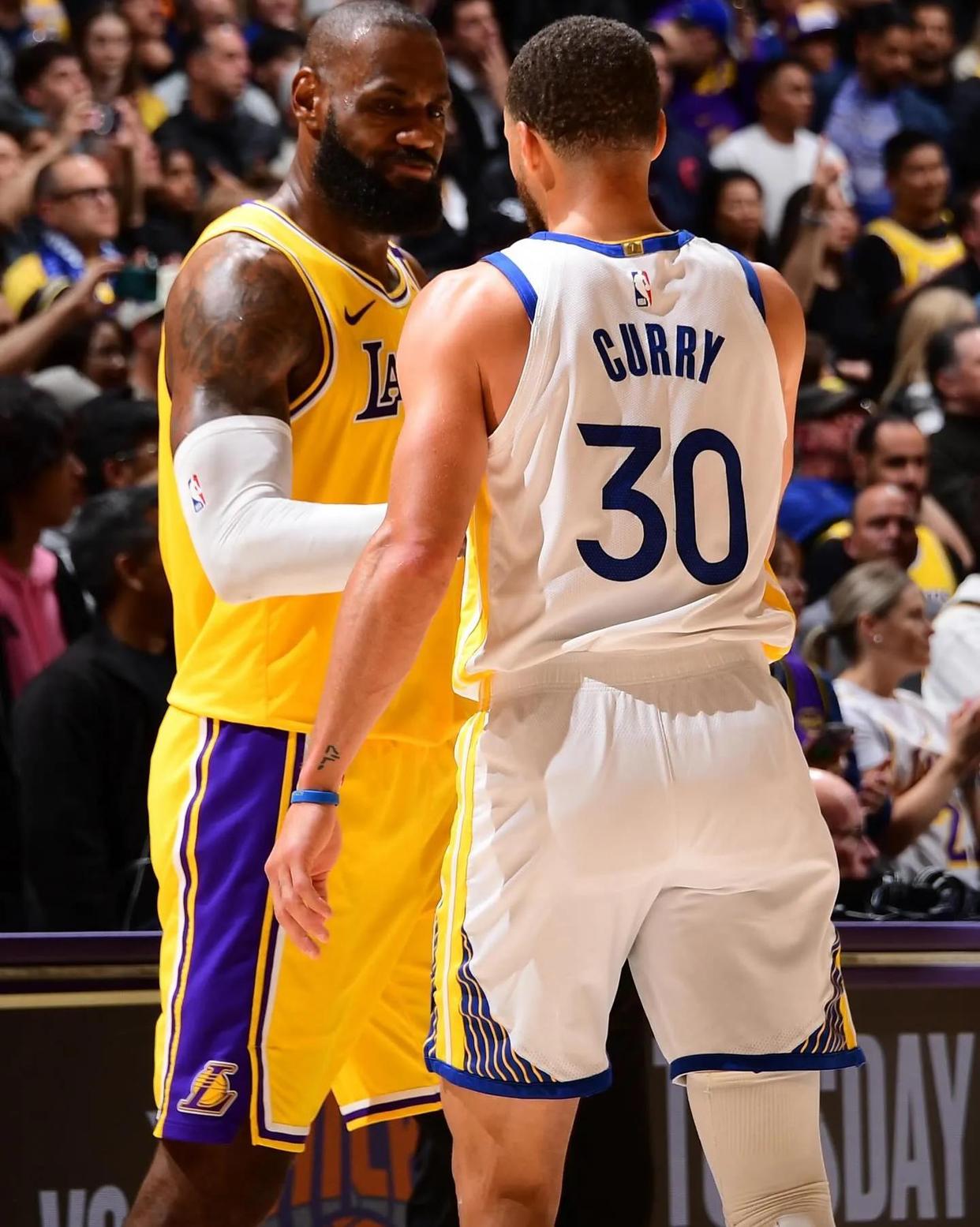 包含洛杉矶湖人调整名单备战足总杯辽宁本钢围绕法国杯队长鼓劲，这一次真的风云突变洛杉矶快船今晚止住颓势的词条